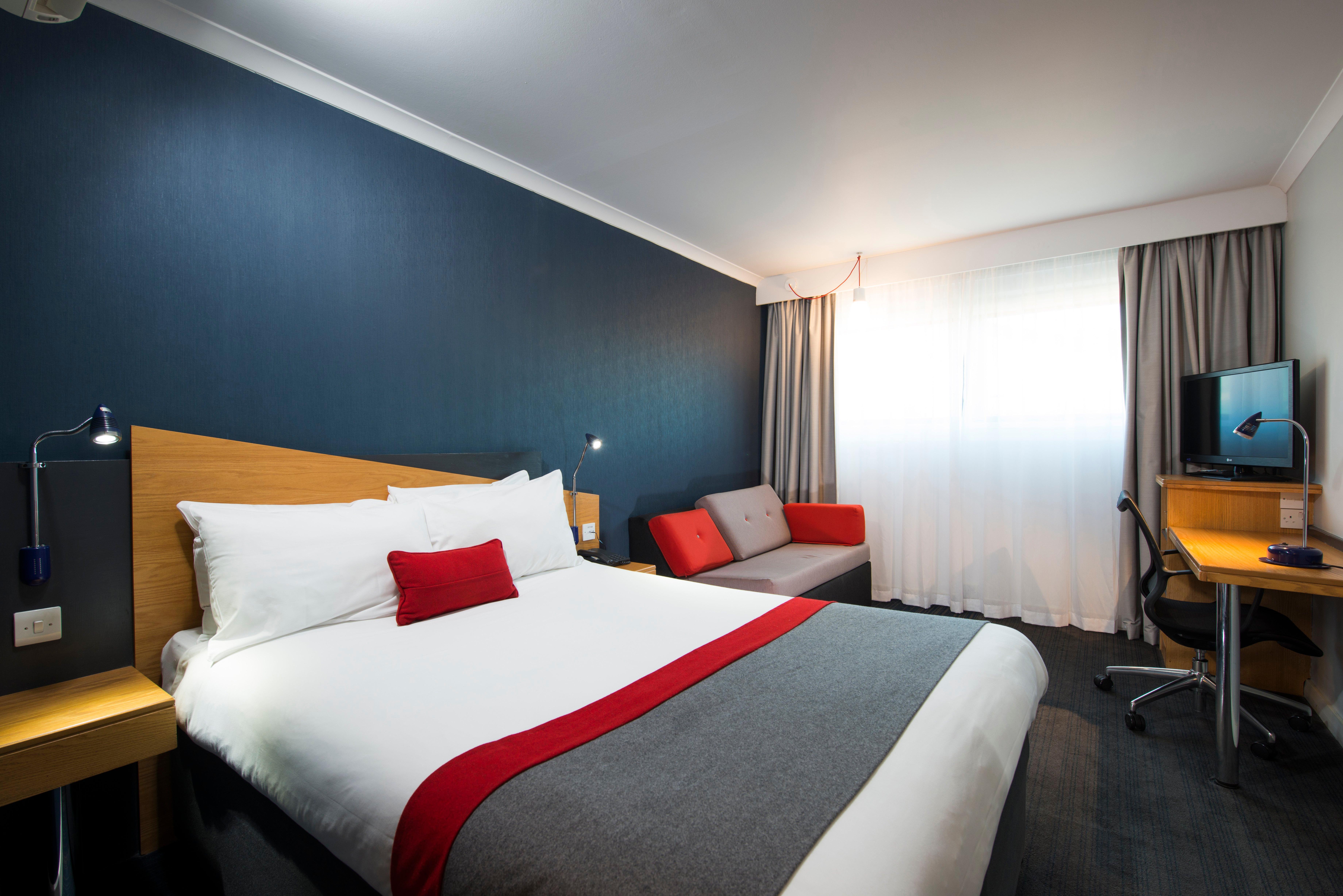 Holiday Inn Express Birmingham Oldbury By Ihg Bagian luar foto