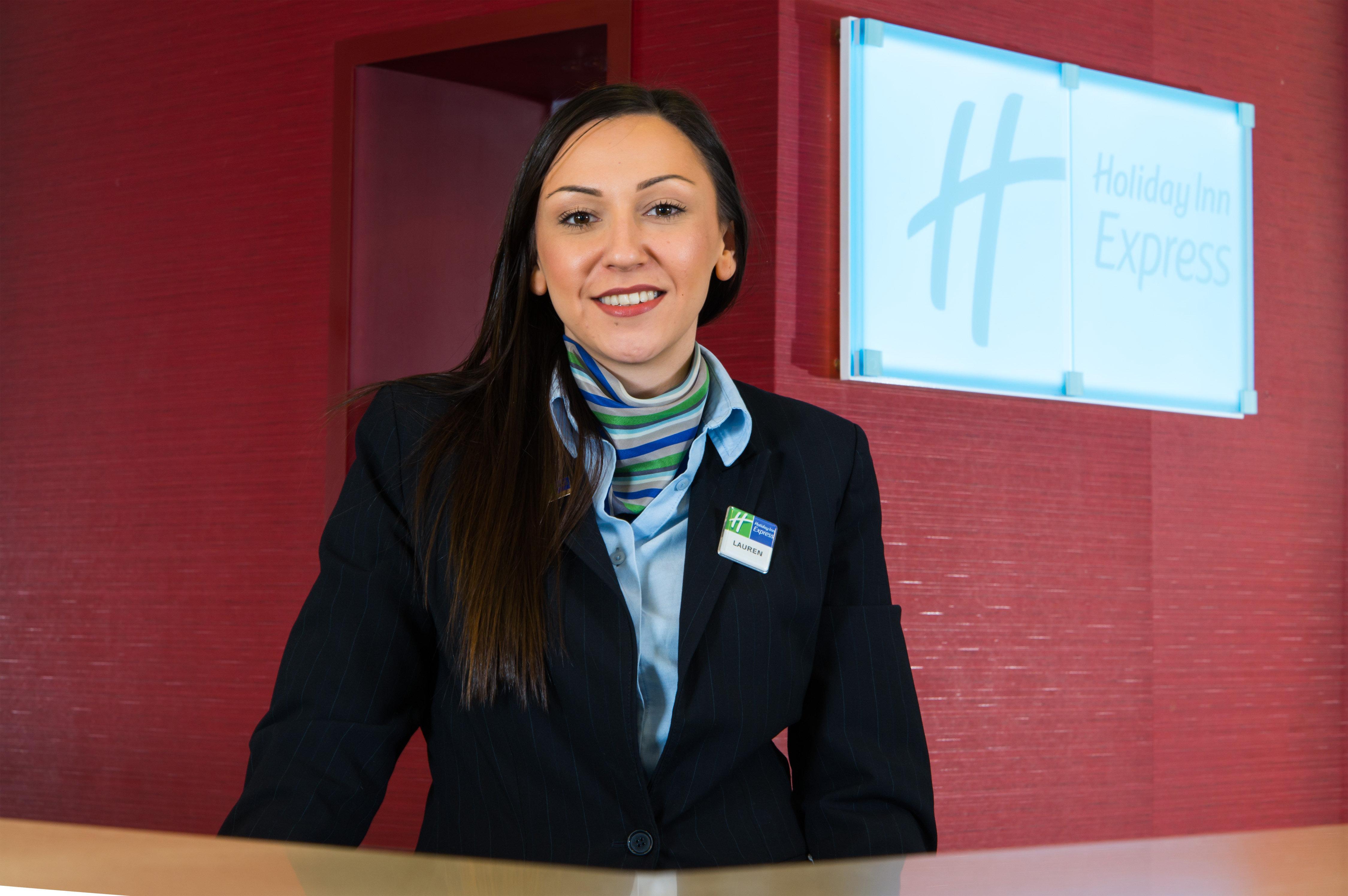 Holiday Inn Express Birmingham Oldbury By Ihg Bagian luar foto