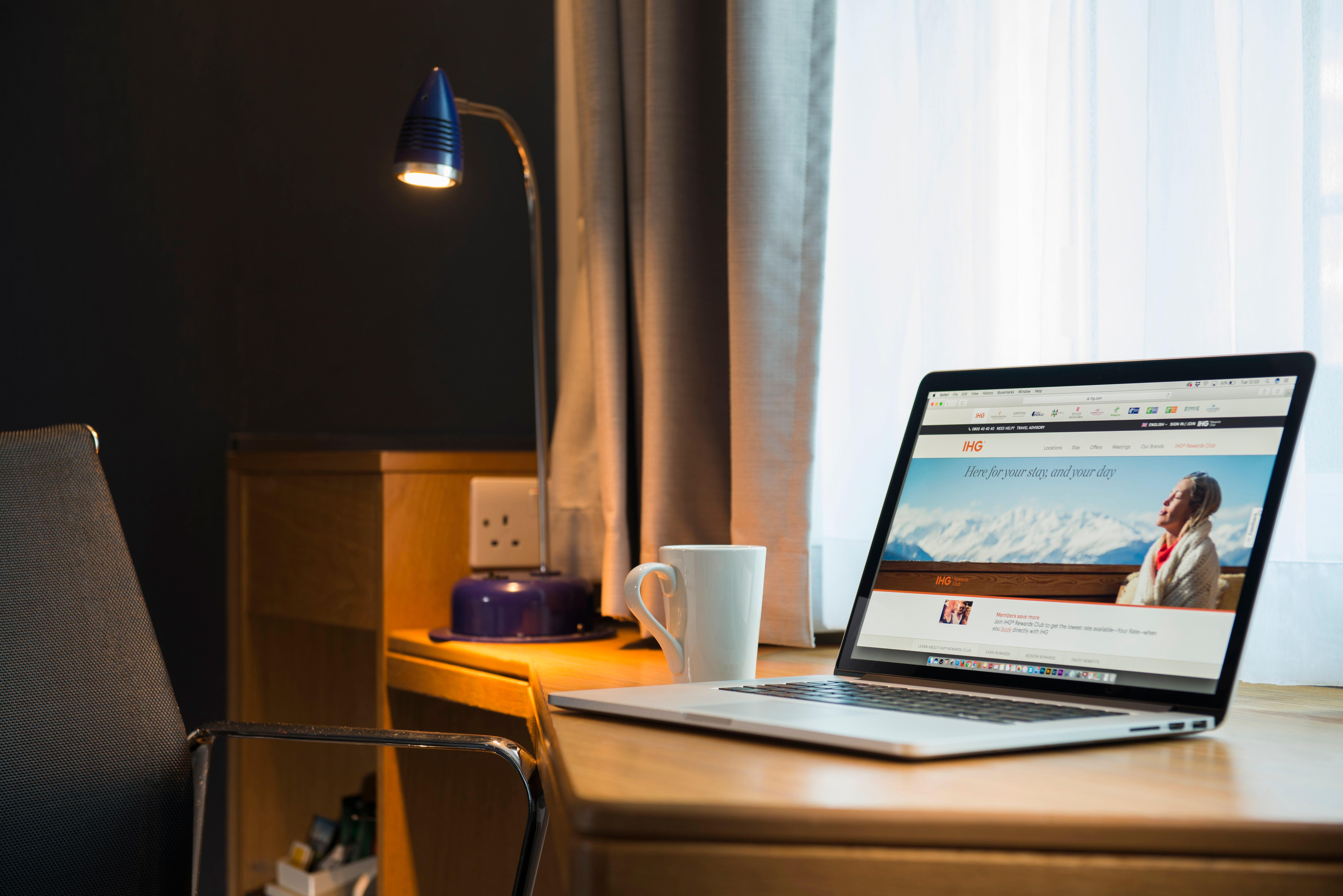 Holiday Inn Express Birmingham Oldbury By Ihg Bagian luar foto