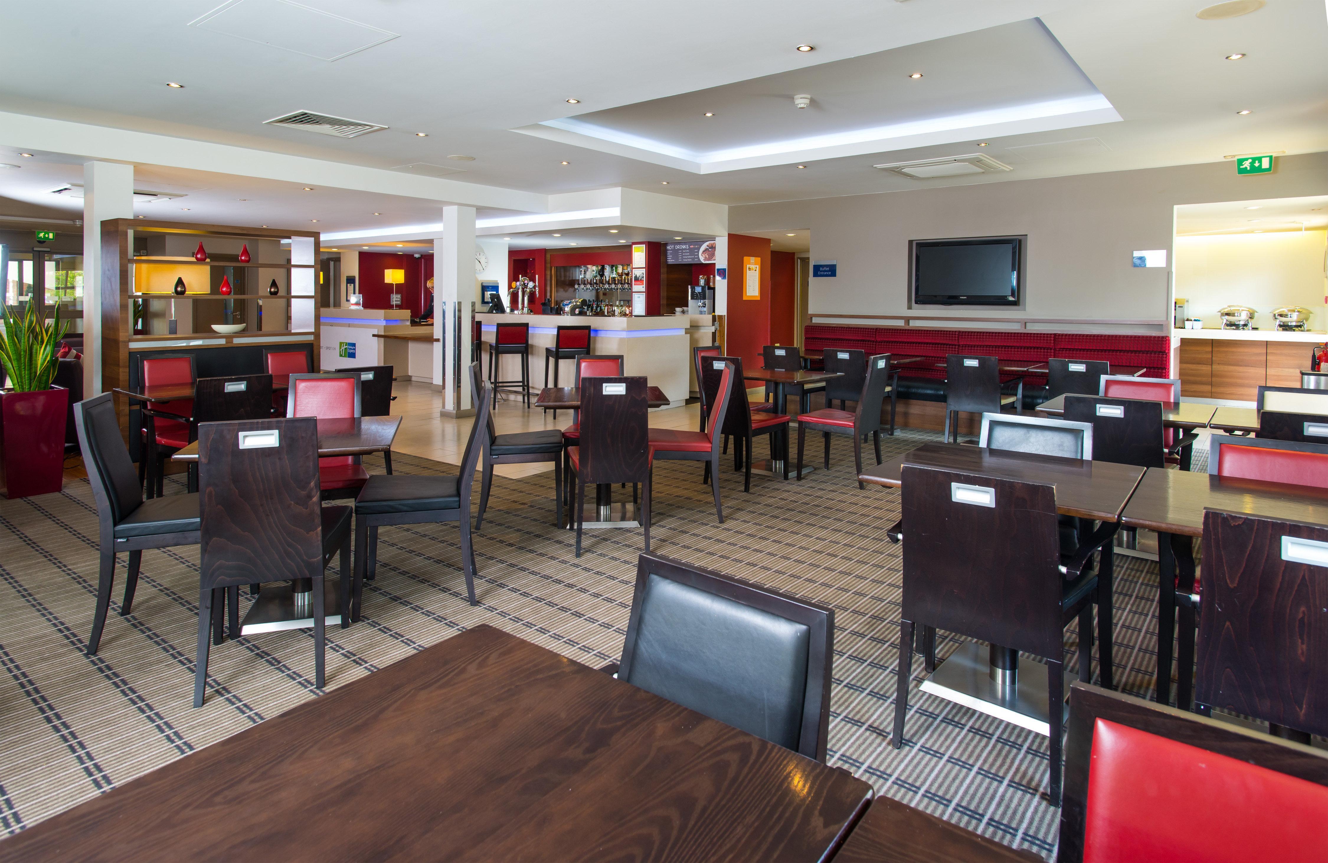 Holiday Inn Express Birmingham Oldbury By Ihg Bagian luar foto