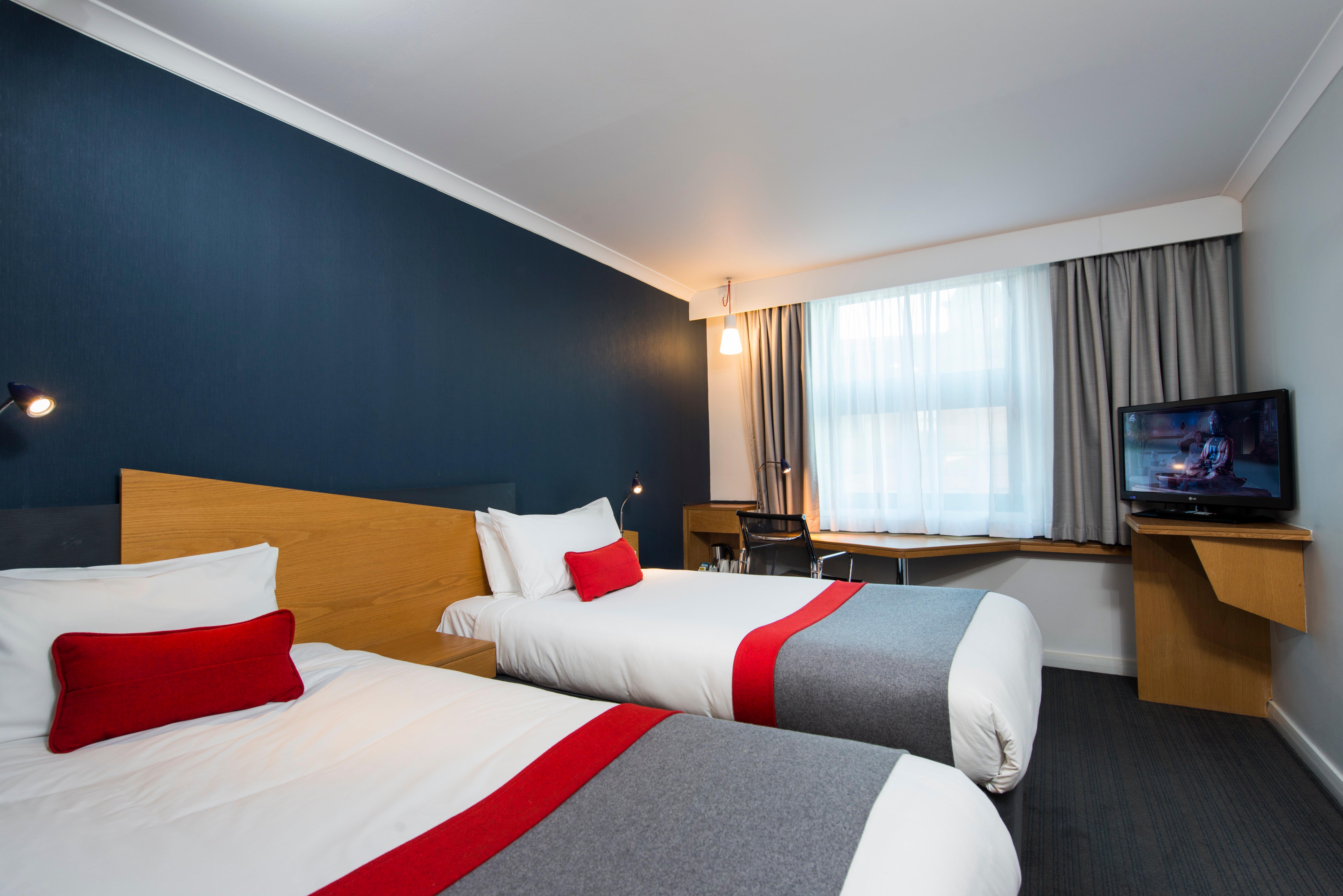 Holiday Inn Express Birmingham Oldbury By Ihg Bagian luar foto