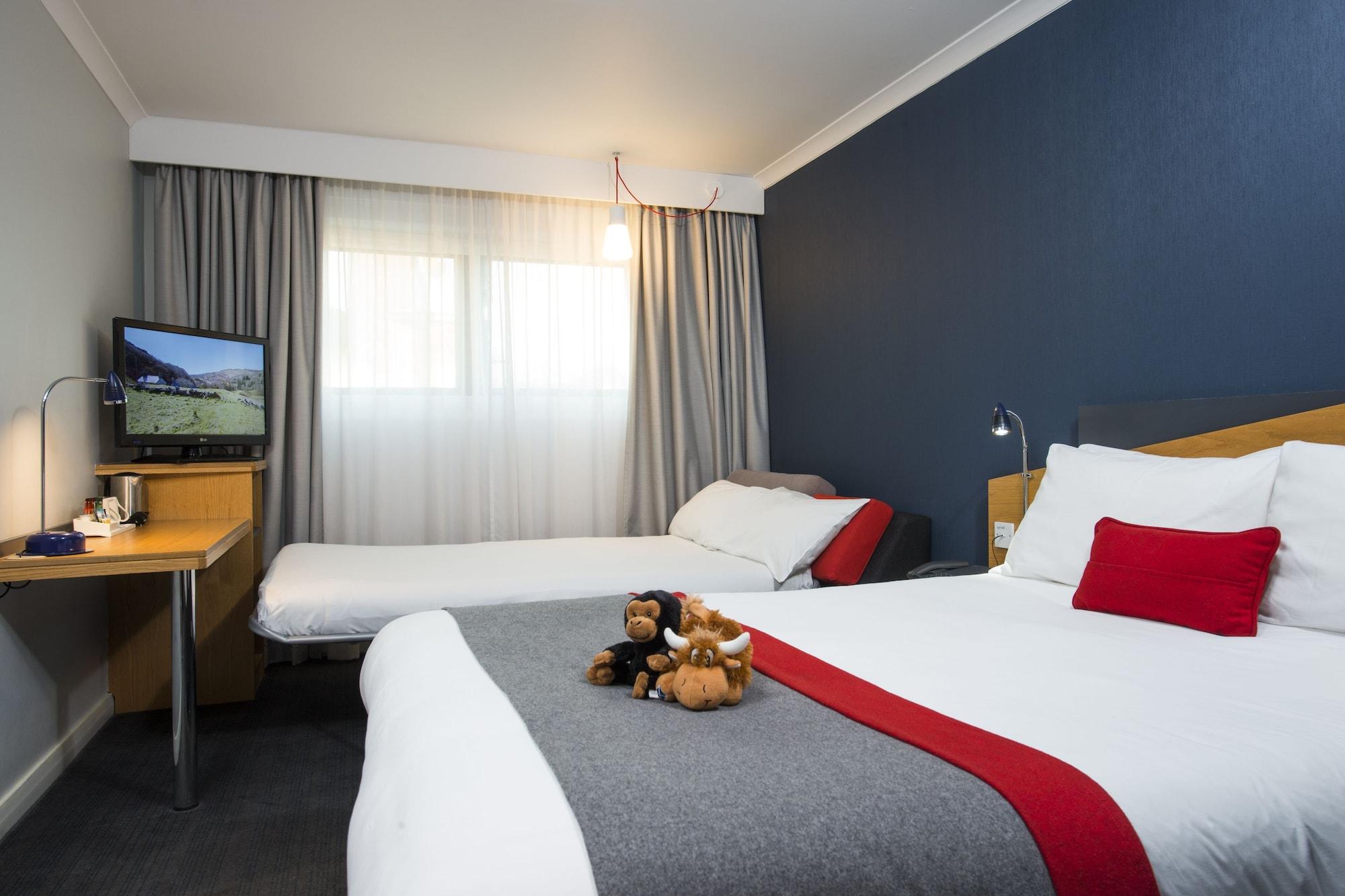 Holiday Inn Express Birmingham Oldbury By Ihg Bagian luar foto