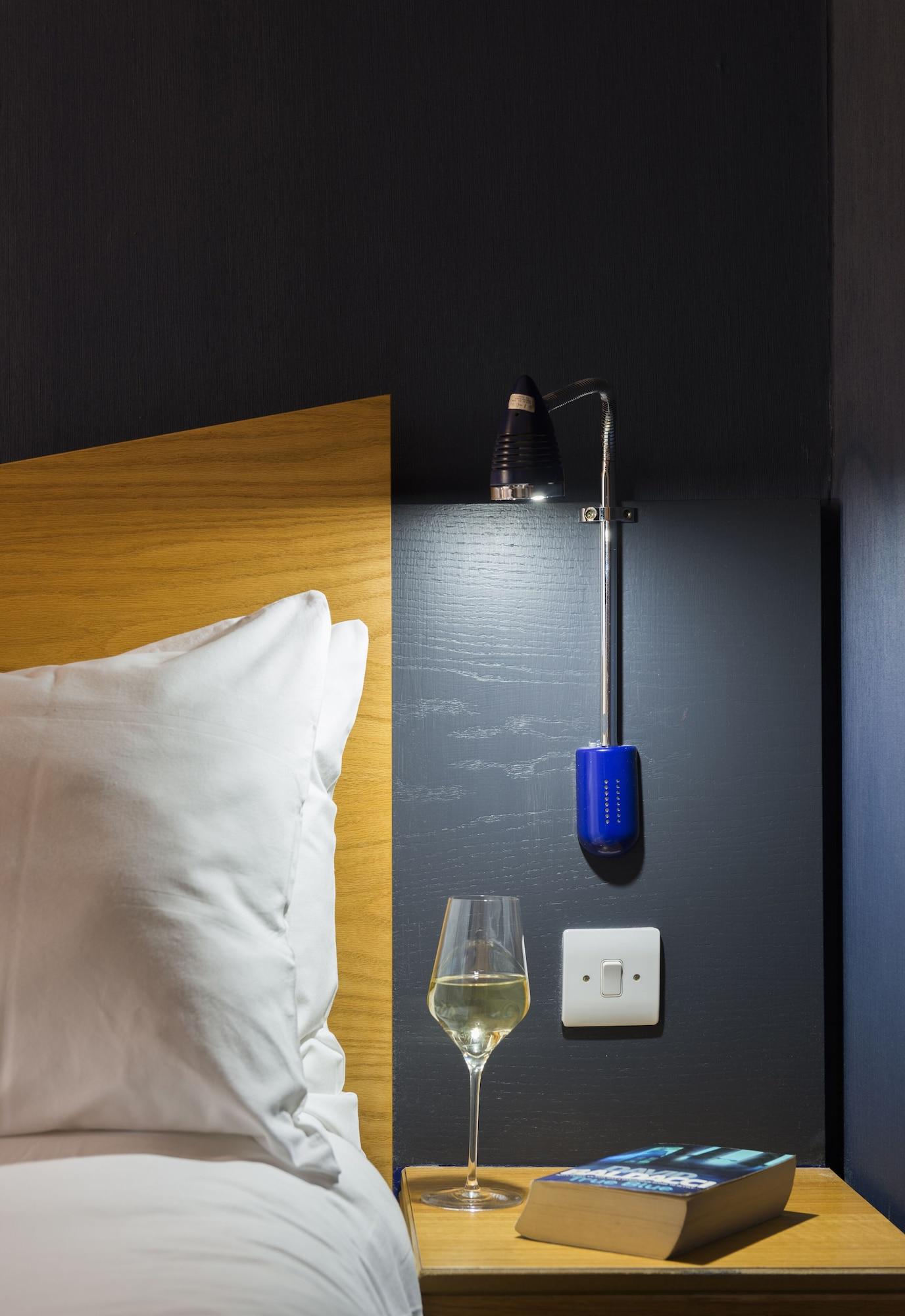 Holiday Inn Express Birmingham Oldbury By Ihg Bagian luar foto