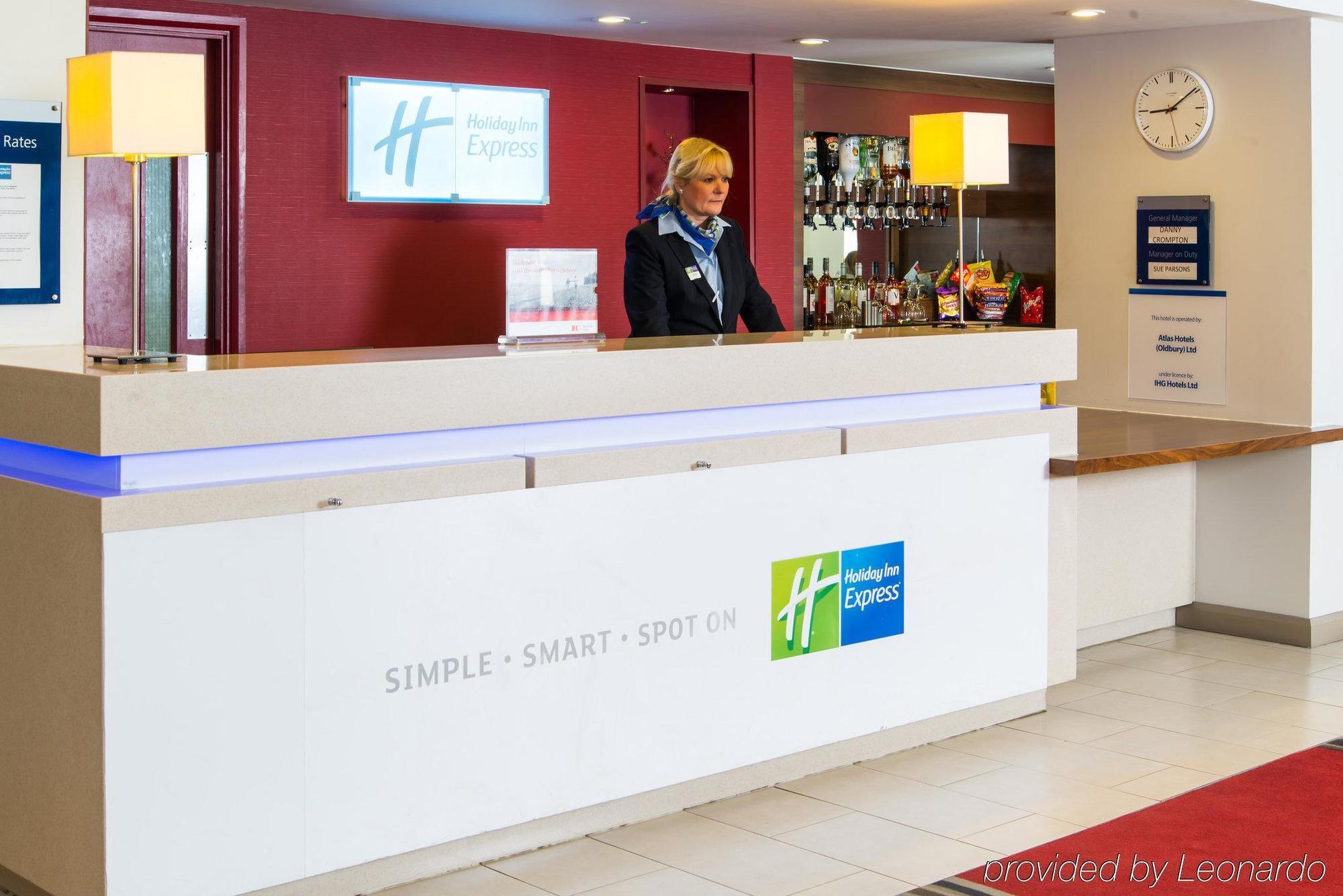 Holiday Inn Express Birmingham Oldbury By Ihg Bagian luar foto