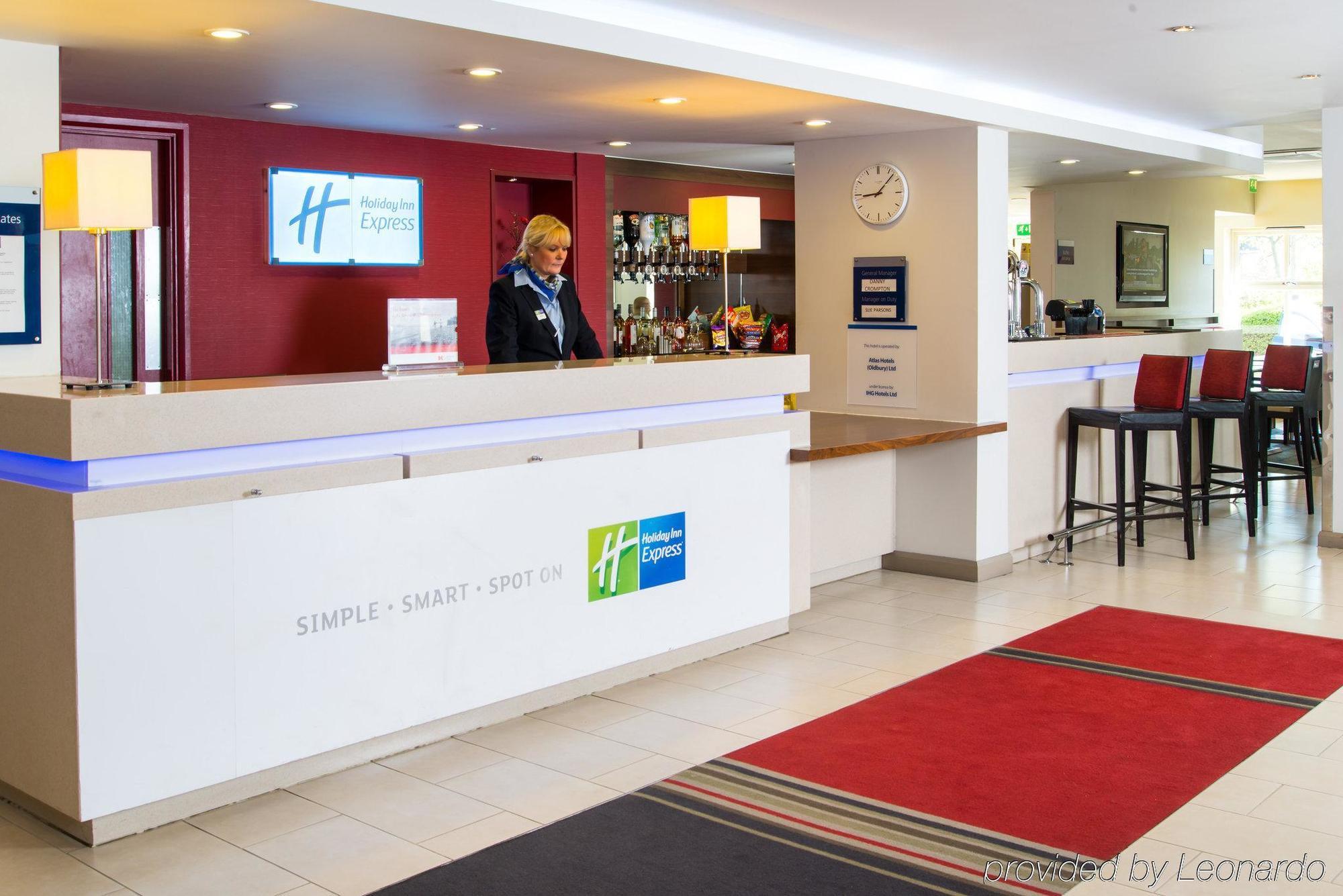 Holiday Inn Express Birmingham Oldbury By Ihg Bagian luar foto
