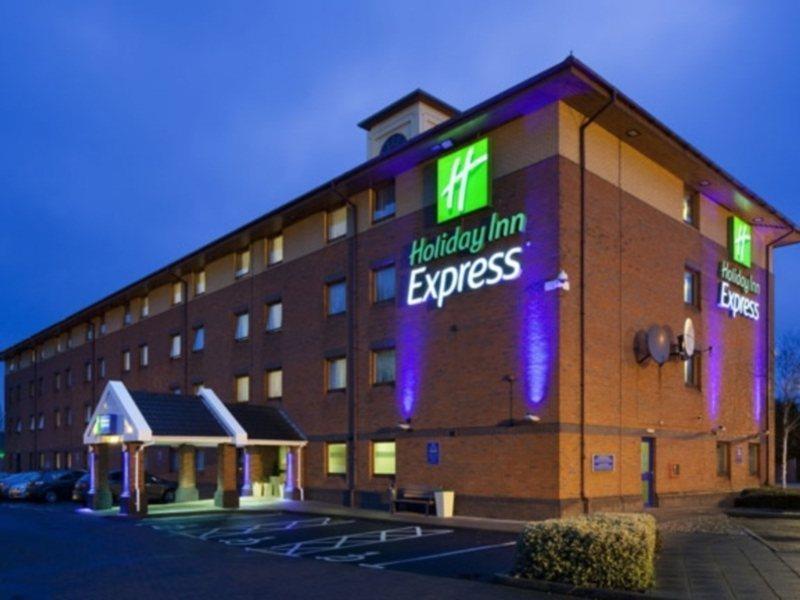 Holiday Inn Express Birmingham Oldbury By Ihg Bagian luar foto