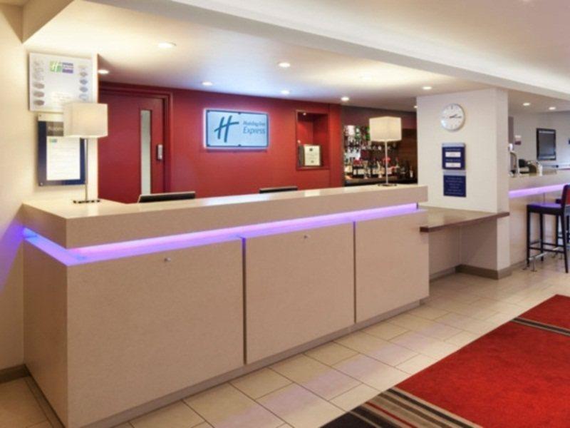 Holiday Inn Express Birmingham Oldbury By Ihg Bagian luar foto