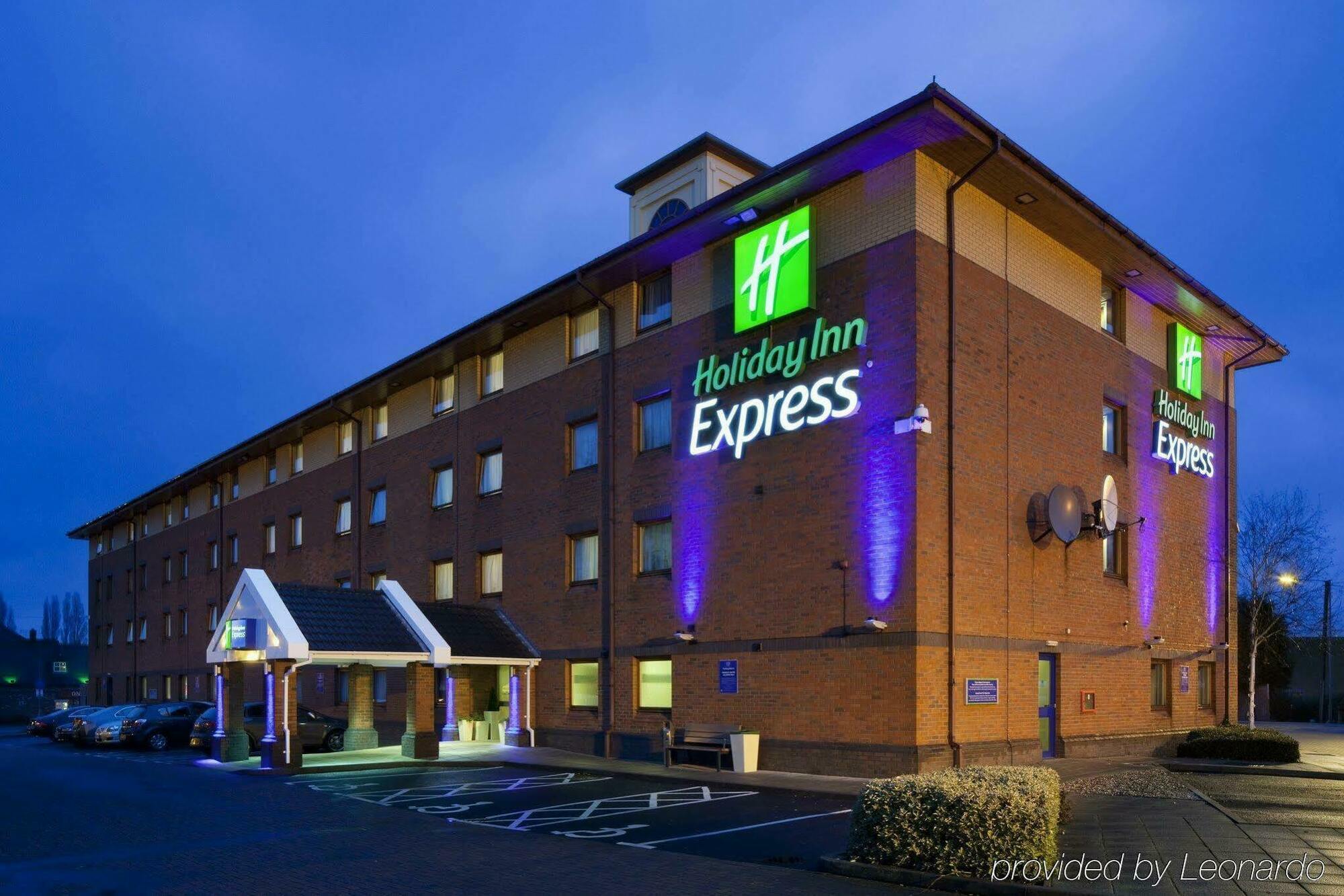 Holiday Inn Express Birmingham Oldbury By Ihg Bagian luar foto