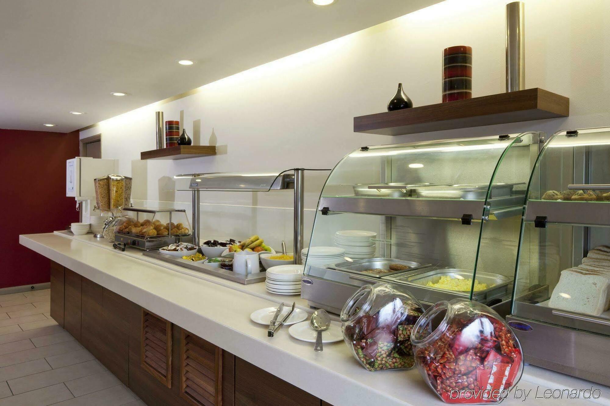 Holiday Inn Express Birmingham Oldbury By Ihg Bagian luar foto