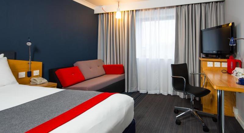 Holiday Inn Express Birmingham Oldbury By Ihg Bagian luar foto